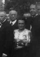 Abramowitz (mit Brille)